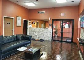Super 8 by Wyndham Bellefontaine 4