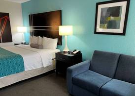 Howard Johnson by Wyndham Houston Heights Downtown 5