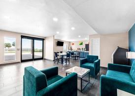 Quality Inn & Suites Port Lavaca near Lighthouse Beach 2