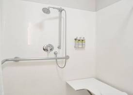 Holiday Inn Express & Suites PORTLAND by IHG 4