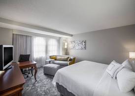 Courtyard by Marriott Norfolk Downtown 2