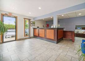 Super 8 by Wyndham Kenosha/Pleasant Prairie 3