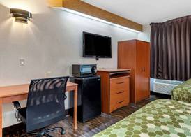 Econo Lodge North Academy 3