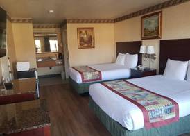 Travelodge by Wyndham Costa Mesa Newport Beach Hacienda 2