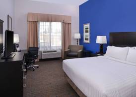 Holiday Inn Express & Suites BAKERSFIELD AIRPORT by IHG 2