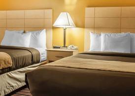 Econo Lodge at the Falls North 5