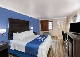 Days Inn & Suites by Wyndham Braunig Lake 4