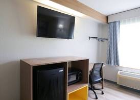 Days Inn by Wyndham Flint/Bishop International Airport 5