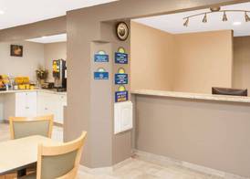 Days Inn by Wyndham Farmer City 2