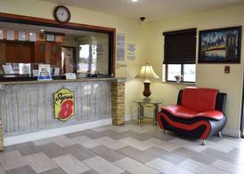 Super 8 by Wyndham Newport News/Jefferson Ave. 3