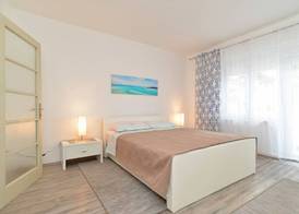 Apartment 1601 3