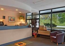 Super 8 by Wyndham White River Junction 2