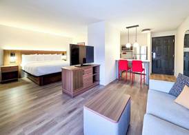 Baymont by Wyndham Auburn Hills South 3