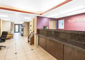 Travelodge by Wyndham Romulus Detroit Airport 2