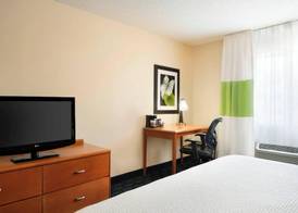 Fairfield Inn & Suites by Marriott Champaign 4