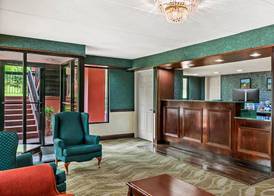 Econo Lodge Helen 4