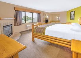 Super 8 by Wyndham Davenport 3