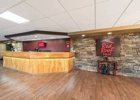 Red Roof Inn & Suites Pigeon Forge Parkway 3