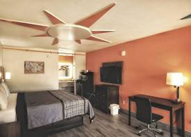 Scottish Inns & Suites Shenandoah Woodlands Mall 4