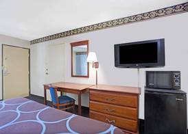 Super 8 by Wyndham Suwanee 4