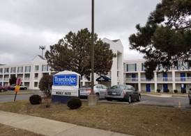 Travelodge by Wyndham Lansing IL 4