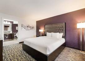Clarion Inn & Suites Across From Universal Orlando Resort 5