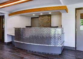 Super 8 by Wyndham Ambassador Bridge Windsor ON 2