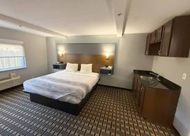 AmericInn by Wyndham Woodstock IL 5