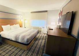 AmericInn by Wyndham Lake Mills 5