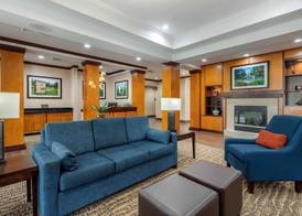 Comfort Inn & Suites 4