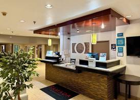 Ramada by Wyndham Glendale Heights/Lombard 2