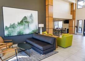 Oxford Suites Redding 3