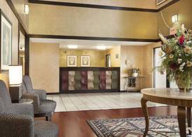 Super 8 by Wyndham Milwaukee Airport 2