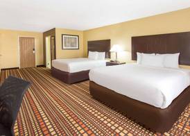 Days Inn & Suites by Wyndham Davenport East 5