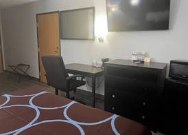 Super 8 by Wyndham Cleveland TX 5