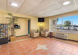 Econo Lodge Fort Knox 2
