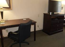 Wingate by Wyndham Peoria - Complimentary Area Shuttle 3