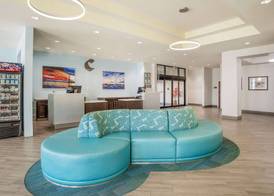 Comfort Inn & Suites Gulf Shores East Beach near Gulf State Park 4