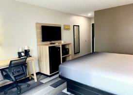 Super 8 by Wyndham Cedar Rapids 4