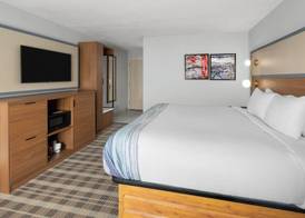 AmericInn by Wyndham Douglas/Saugatuck 5
