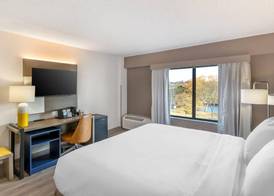 Comfort Inn & Suites Arlington Heights - Buffalo Grove 5