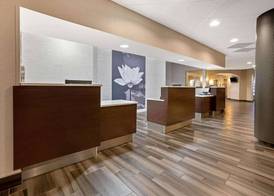 La Quinta Inn & Suites by Wyndham Tacoma - Seattle 3