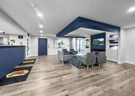 Super 8 by Wyndham Orlando Near Florida Mall 3