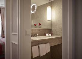 The Dufour, Suites & Rooms by Hotel Schweizerhof 2