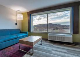 Holiday Inn Express & Suites MARION by IHG 3