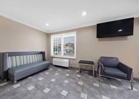 Econo Lodge Inn & Suites Escondido Downtown 3