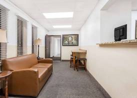 Super 8 by Wyndham Montgomery Maybrook 3