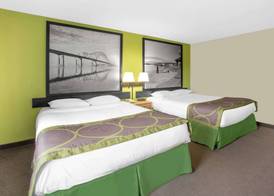 Super 8 by Wyndham Davenport 5
