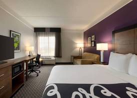 La Quinta by Wyndham Arlington North 6 Flags Dr 5