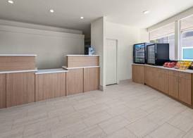 Ramada by Wyndham Merced 4